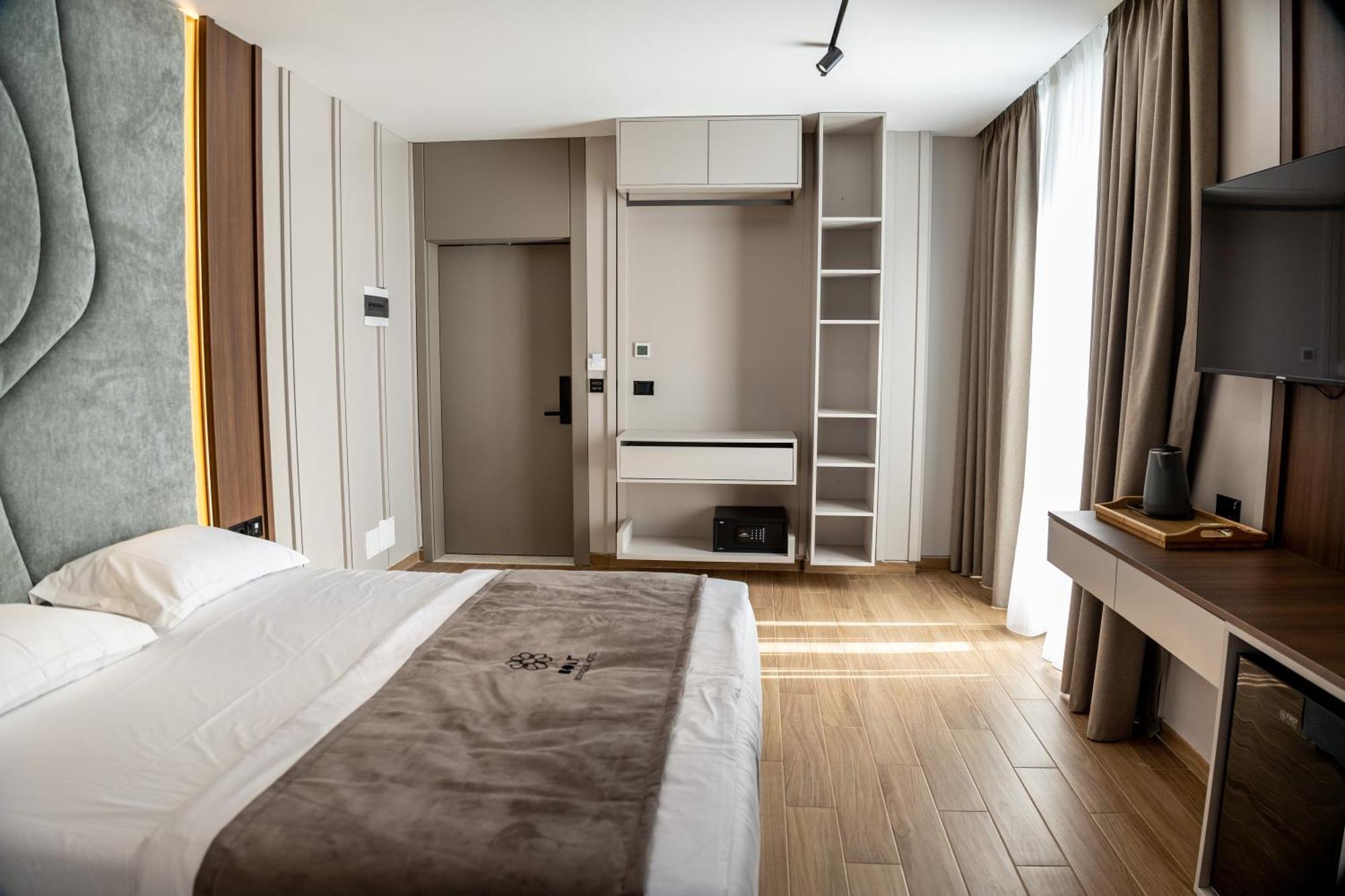 Bolt Boutique Hotel Lezhë Екстериор снимка