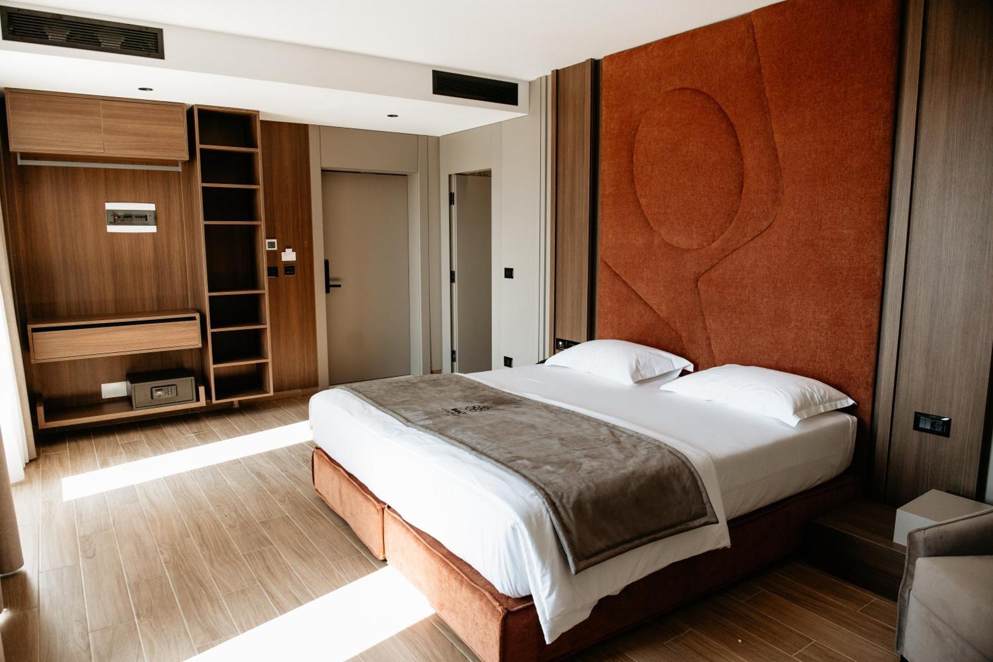 Bolt Boutique Hotel Lezhë Екстериор снимка