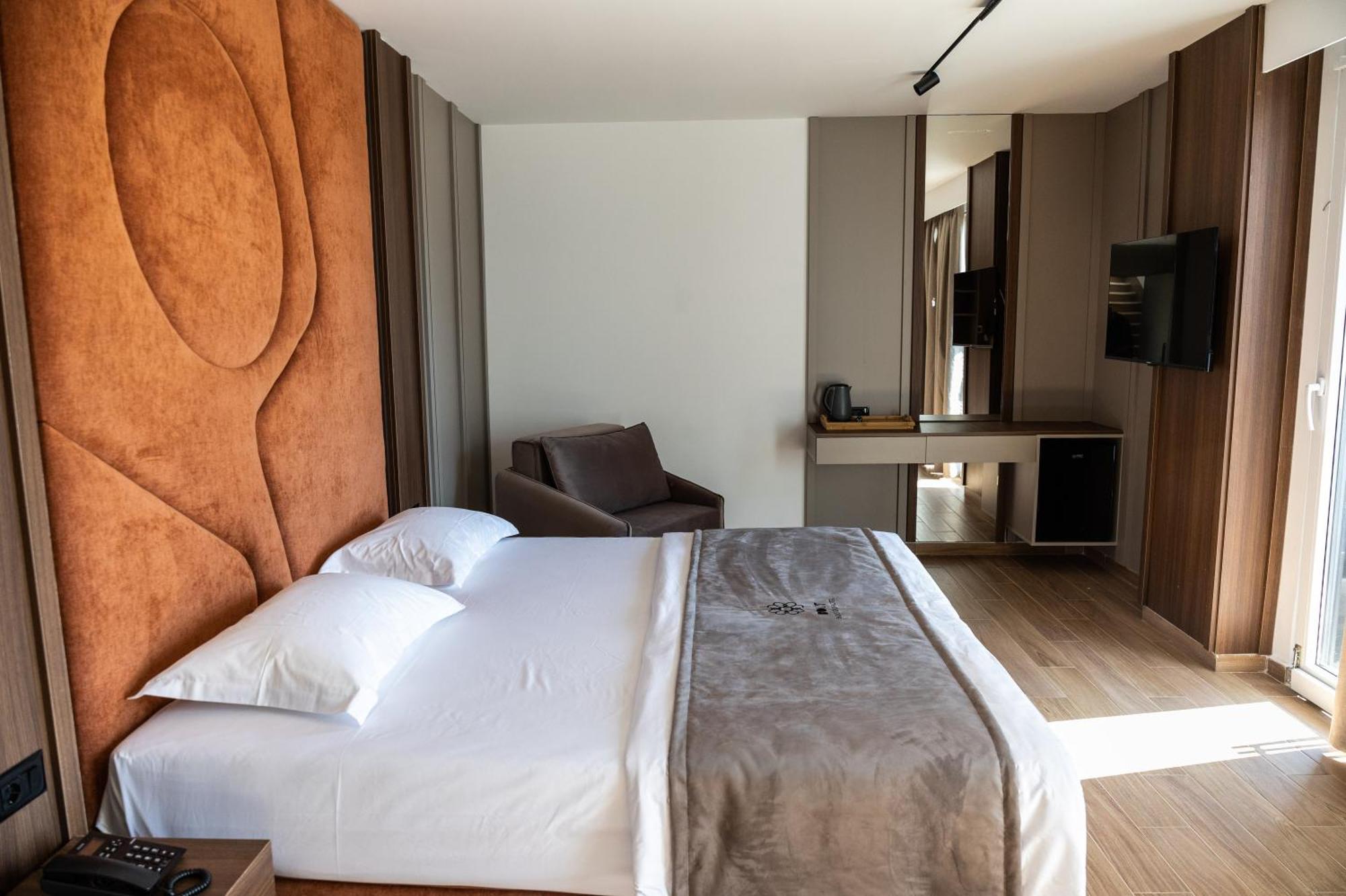 Bolt Boutique Hotel Lezhë Екстериор снимка
